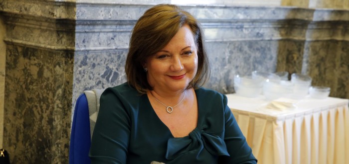 Ministryně Alena Schillerová slíbila luxusní koupání, ale bazén se prozatím napustit nedá