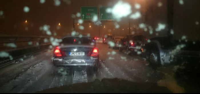 Hustě sněží a vypadává proud...
