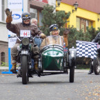 Na náměstí v Ondřejově přicestovalo více jak šest desítek auto a moto veteránů