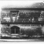 Podle staré pověsti chodil už v roce 1326 do hospody strašit o půlnoci z Židovského města legendární Golem Rabiho Löwa