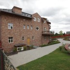 V Čerčanském hospicu je 24 jednolůžkových pokojů a 3 dvoulůžkové s možností přistýlky pro blízké