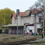 Nádraží na Kladně, kterému se dříve říkalo Kladno-Vejhybka nebo jen Vejhybka, je zastávkou ve vůbec největším městě celého Středočeského kraje