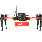 Dron nosí hračky! 