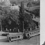 Heydrich jel v otevřeném mercedesu do svého úřadu. Věřil, že je v bezpečí.
