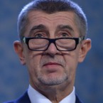 Předvolební heslo Sdílejte, než to zakážou! vyhrálo volby a zajistilo vůdci neomezenou vládu 