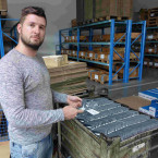 Jednatel firmy BOVA Jiří Ježek ukazuje, jaké typy kování společnost vyrábí. Jak se snaží firma udržet krok s konkurencí na trhu?