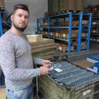 Jednatel firmy BOVA Jiří Ježek ukazuje, jaké typy kování společnost vyrábí. Jak se snaží firma udržet krok s konkurencí na trhu?