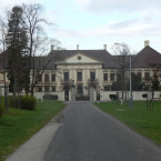 Při pochodu Courání Prahou projdete také okolo zámku v Kolodějích