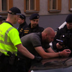 Řidič před policií nakonec neujel