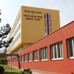 Zatepleny byly všechny budovy školy včetně střechy.