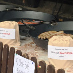 Klobáskofest ve Velkých Popovicích nabízel několik desítek druhů klobás