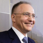 Šéf BIS má závažné dokumenty ohledně bezpečnosti státu, ale nemá je komu předat