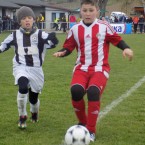 V dospělém fotbale by se asi jen tak nepotkali. V Ondrášovka cupu však na sebe narazí i kluci z týmů jako FC Žďas Žďár nad Sázavou (vlevo) a Viktorie Žižkov