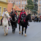 Přesně ve tři odpoledne vyrazil průvod masek do kralupských ulic
