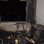 Hasiči zasahovali ve třetím patře, vzplála ložnice, což z fotky už moc patrné není..