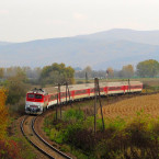 Z vlaku totiž upadnul sběrač, na hodinu to cestující zastavilo