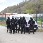 Akci doprovázeli i těžkooděnci