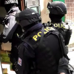 Při zadržení asistovali i policisté ze středočeské zásahové jednotky
