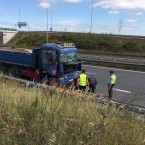 Řidič hořícího kamionu zachoval klidnou hlavu