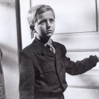 Ivan Jandl se narodil 24. ledna 1937 do pražské rodiny účetního Klementa Jandla a jeho manželky Boženy