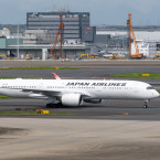 Letoun Airbus A350 japonských aerolinií se střetl v Tokiu na dráze s jiným letounem