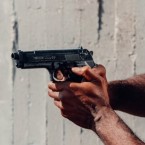 Ve čtyřčlenné skupině gangu, která vykrádala bankomaty došlo k vraždě jednoho z jejích členů. Okolnosti přiměli policisty rychle jednat a rozuzlení celého případu na sebe nedalo dlouho čekat