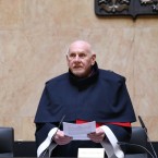 Věděli jste, že shromáždění občanů v okruhu 100 metrů od budov Ústavního soudu nebo od míst, kde Ústavní soud jedná, jsou zakázána?
