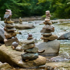 Říční valouny jsou geologický fenomén vzniklý erozí. Působí uklidňujícím až meditativním dojmem