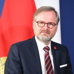 Premiér Petr Fiala vypadá mnohdy celkem unaveně. Co vše obnáší práce vrcholného politika? 