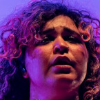 Mladičká Remi Wolf, která má bakalářský titul z hudby, přispěla s trochou do mlýna i do oblasti vánočních písní. Inspiroval ji George Michael se svoji písní Last Christmas