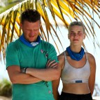 Žaneta je druhá zleva. Udržela se v Survivoru do sloučení?