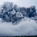 V současnosti se obyvatelé Islandu obávají ožívající sopky. Přijde další přírodní katastrofa? 