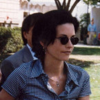 Courteney Cox to neměla nikdy jednoduché. Poplakala si nejen nad svou hvězdou. Další slzy ronila, když osmkrát potratila. Nakonec má dceru, která byla na houbách v době poslední série Přátel