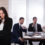 Šikana na pracovišti může být pro ostatní nenápadná