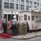 Atrakce Checkpoint Charlie končí 