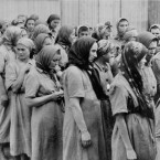 Členové Sonderkommanda měli tu nejtěžší službu, jakou si umíme představit. Mezi lidmi, kteří šli před jejich očima na smrt, vídali i své blízké