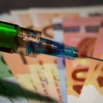 Závody s časem v hledání vakcíny probíhají na celém světě