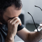 Modré světlo blokuje zvyšování hladiny hormonu melatonin, který navozuje pocity únavy