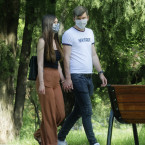 S koronavirem se zkrátka musíme naučit žít