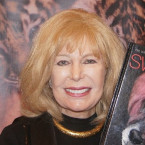 Kromě herectví byla Loretta Swit ochránkyní zvířat. Dabovala ji česká herečka Jorga Kotrbová