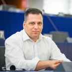 Tomáš Zdechovský patří mezi spoluzakladatele básnické skupiny Přátelé tichého dotyku a je autorem jejího manifestu ostře protestujícího proti kulturnímu úpadku české společnosti