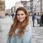 Do showbyznysu se Tereza Kerndlová naplno dostala v roce 2001, když začala zpívat se skupinou Black Milk s Terezou Černochovou a Helenou Zeťovou