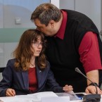 Radní Hana Lipovská a Luboš Xaver Veselý patří mezi nejhlasitější kritiky současného generálního ředitele ČT Petra Dvořáka