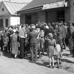 V Sovětském svazu se toho za desítky let změnilo jen málo, vlastně i v dnešním Rusku lidé často trpí hlady a dřou bídu s nouzí