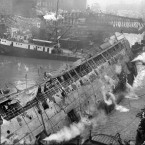 SS Eastland byl americký parník, původně sloužící pro přepravu ovoce, později přestavěný na výletní loď