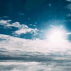 Kdybyste byli na jiné planetě, než je Země, možná byste se dívali nahoru na úplně jinou barvu