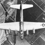 Svůj náklad nad Prahou 14. února 1945 vypustily letouny B-17 Flying Fortess americké 8. letecké armády