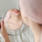 Kůže je největší lidský orgán. Každou chvíli se na ní objeví skvrny nebo vyrážky a jizvičky. Pot, nadváha ani cukrovka jí nesvědčí 