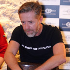 Jiří Langmajer si mezi natáčeními zaběhl na pláž a sdílel to na instagramu. Několika svým sledujícím tím ale málem způsobil zástavu srdce