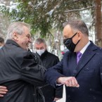 A ještě mu mohl dát flákanec, aby bylo dokonáno...